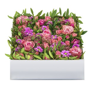 Цветочная коробка из роз, гвоздик и сантини №3