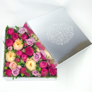 Цветочная коробка из пионовидных роз №6
