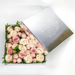 Цветочная коробка из пионовидных роз №8