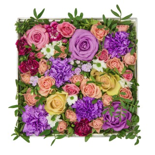 Цветочная коробка из роз, гвоздик и сантини №5