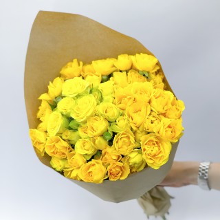 Букет из желтых кустовых роз №57