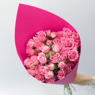 Букет из розовых кустовых роз №53